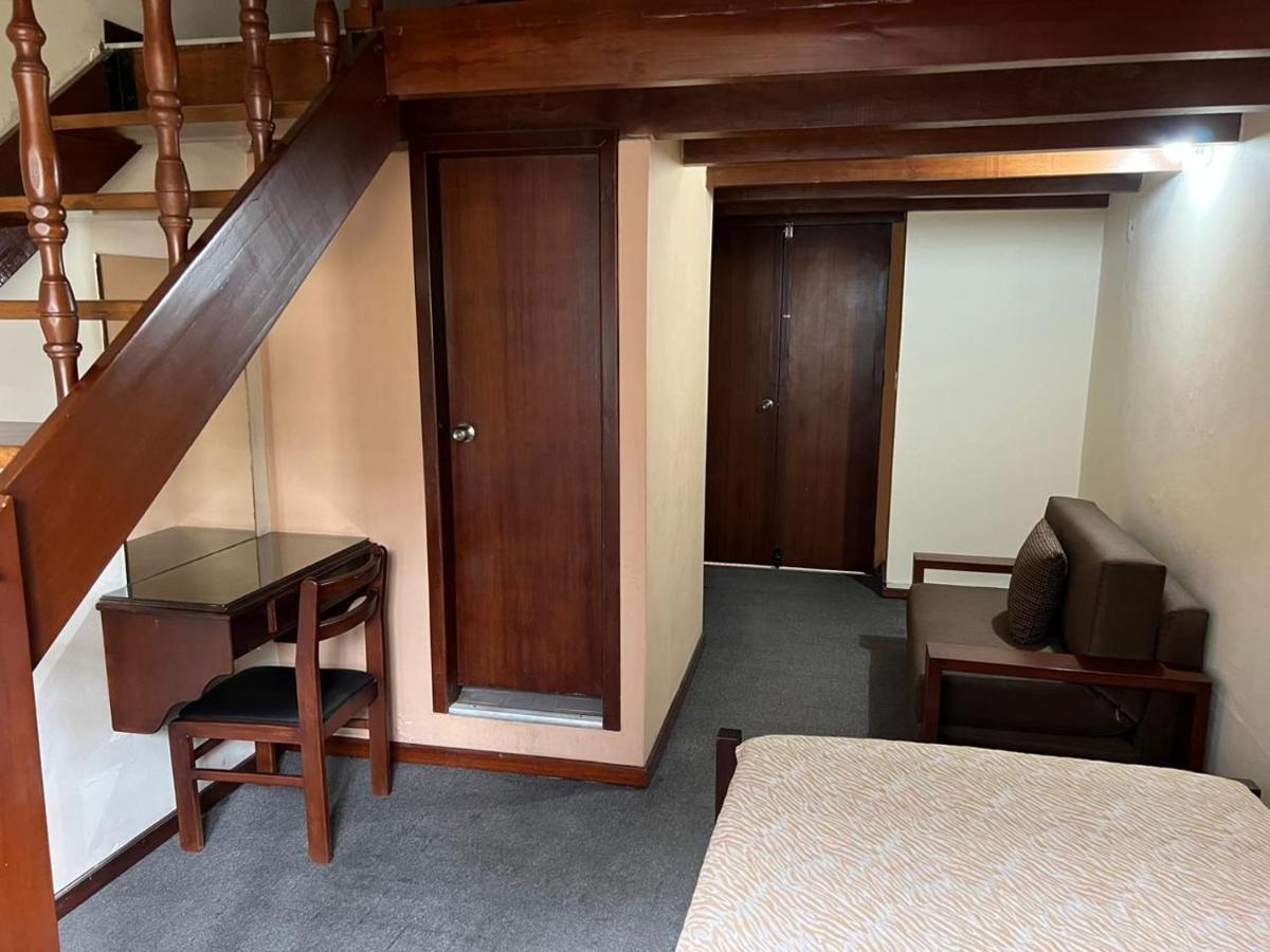 Hostal Victoria กีโต ภายนอก รูปภาพ