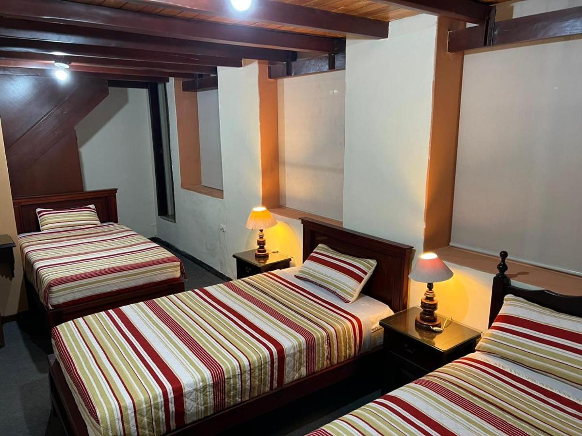 Hostal Victoria กีโต ภายนอก รูปภาพ
