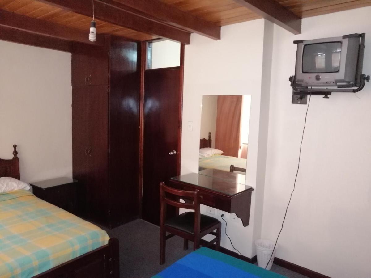 Hostal Victoria กีโต ภายนอก รูปภาพ
