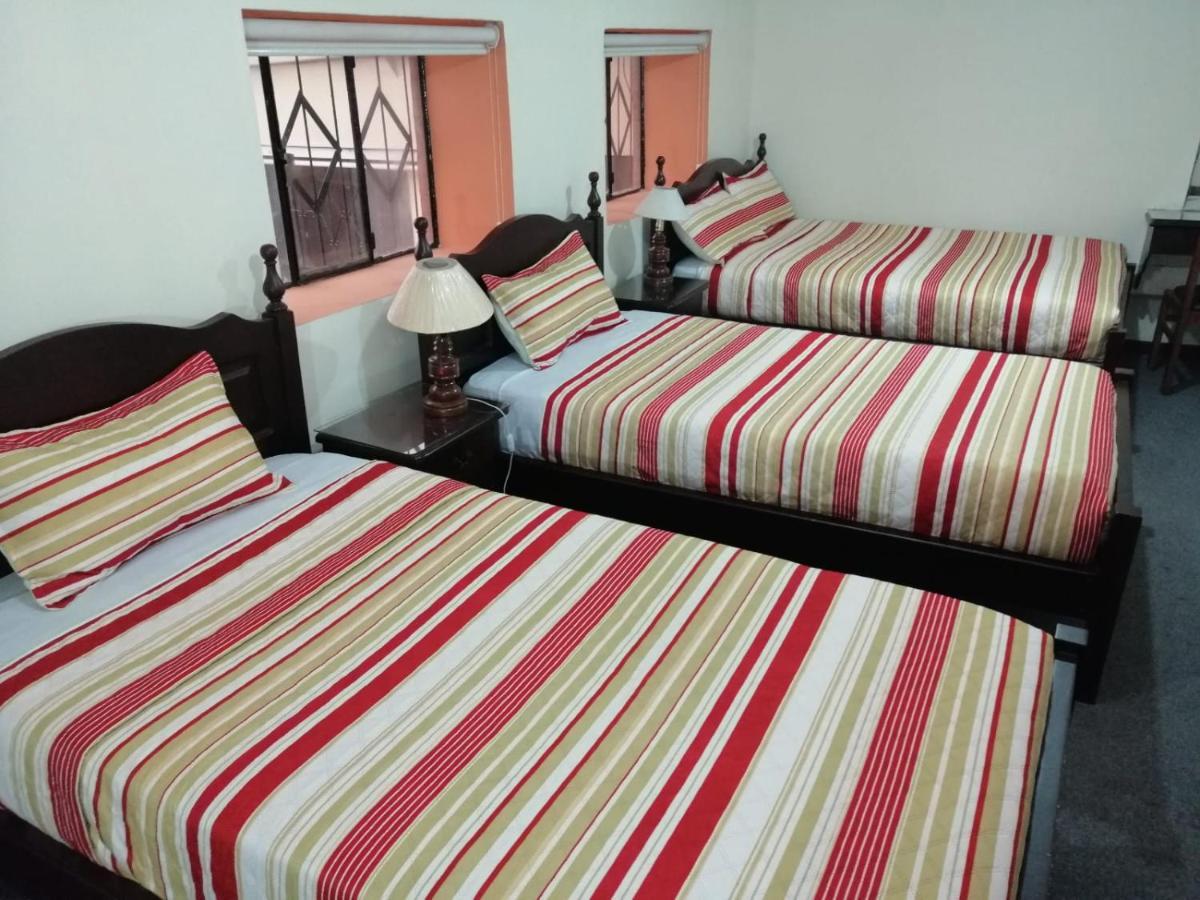 Hostal Victoria กีโต ภายนอก รูปภาพ