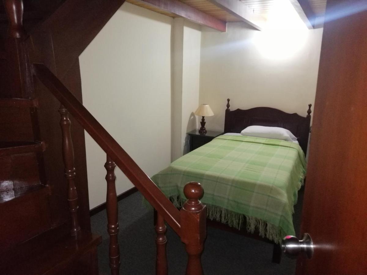 Hostal Victoria กีโต ภายนอก รูปภาพ