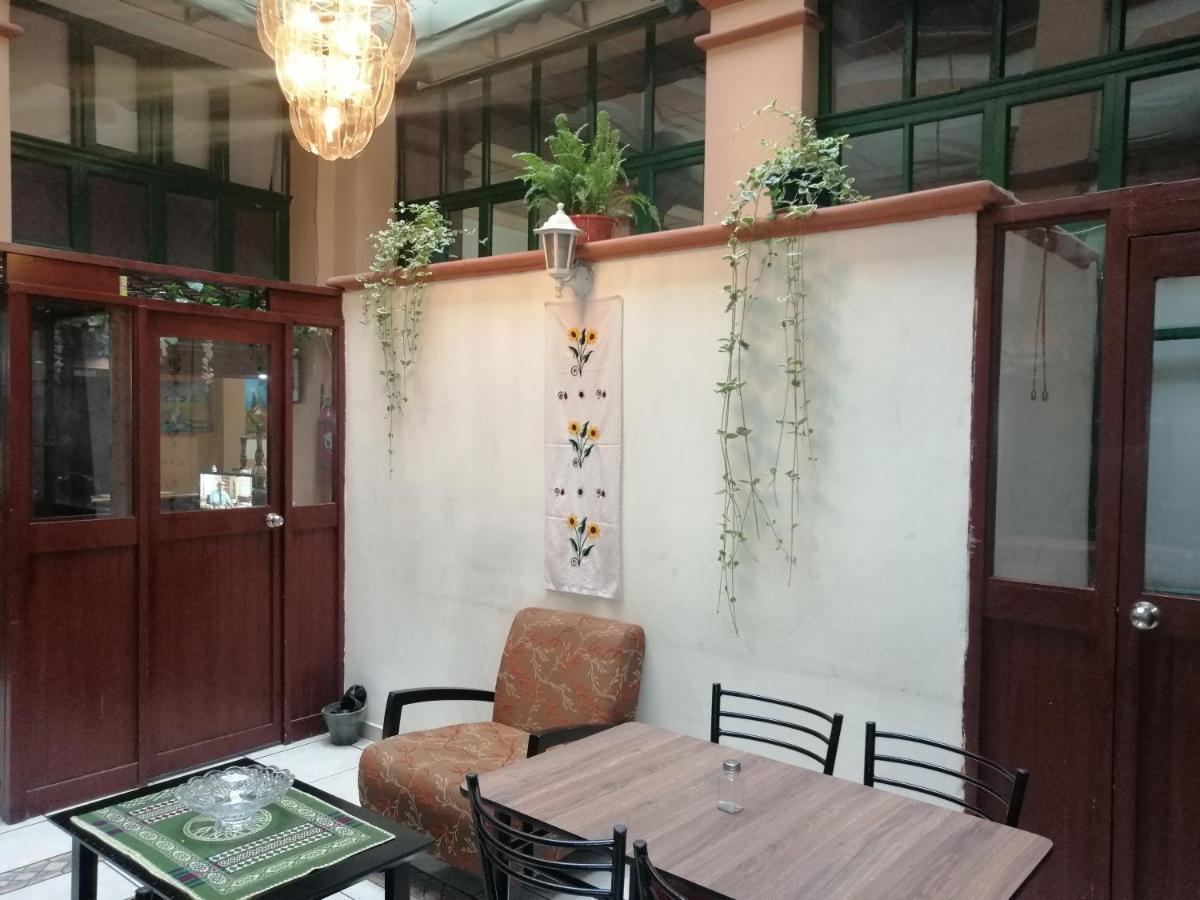 Hostal Victoria กีโต ภายนอก รูปภาพ