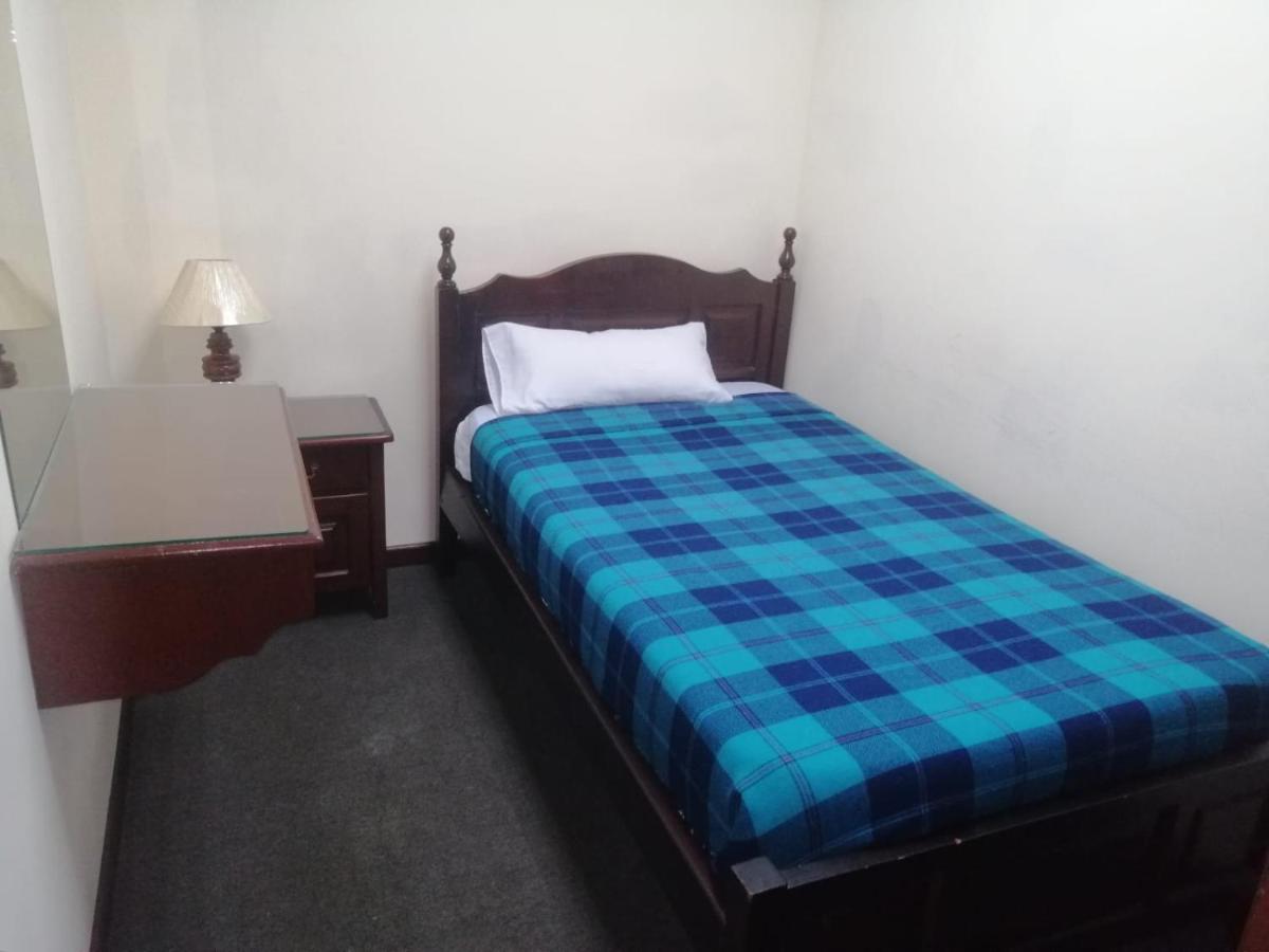 Hostal Victoria กีโต ภายนอก รูปภาพ